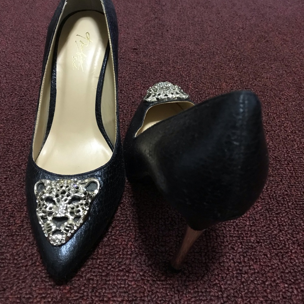 Thalia Sodi Black and Gold Heels Size 6 - Picture 5 of 9